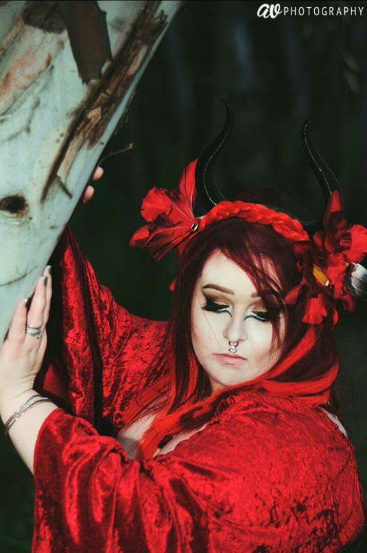 Matador-Bull-horns-Ombre-Black Taurus horned headband with animal ears comic-con cosplay horns - Mud And Majesty