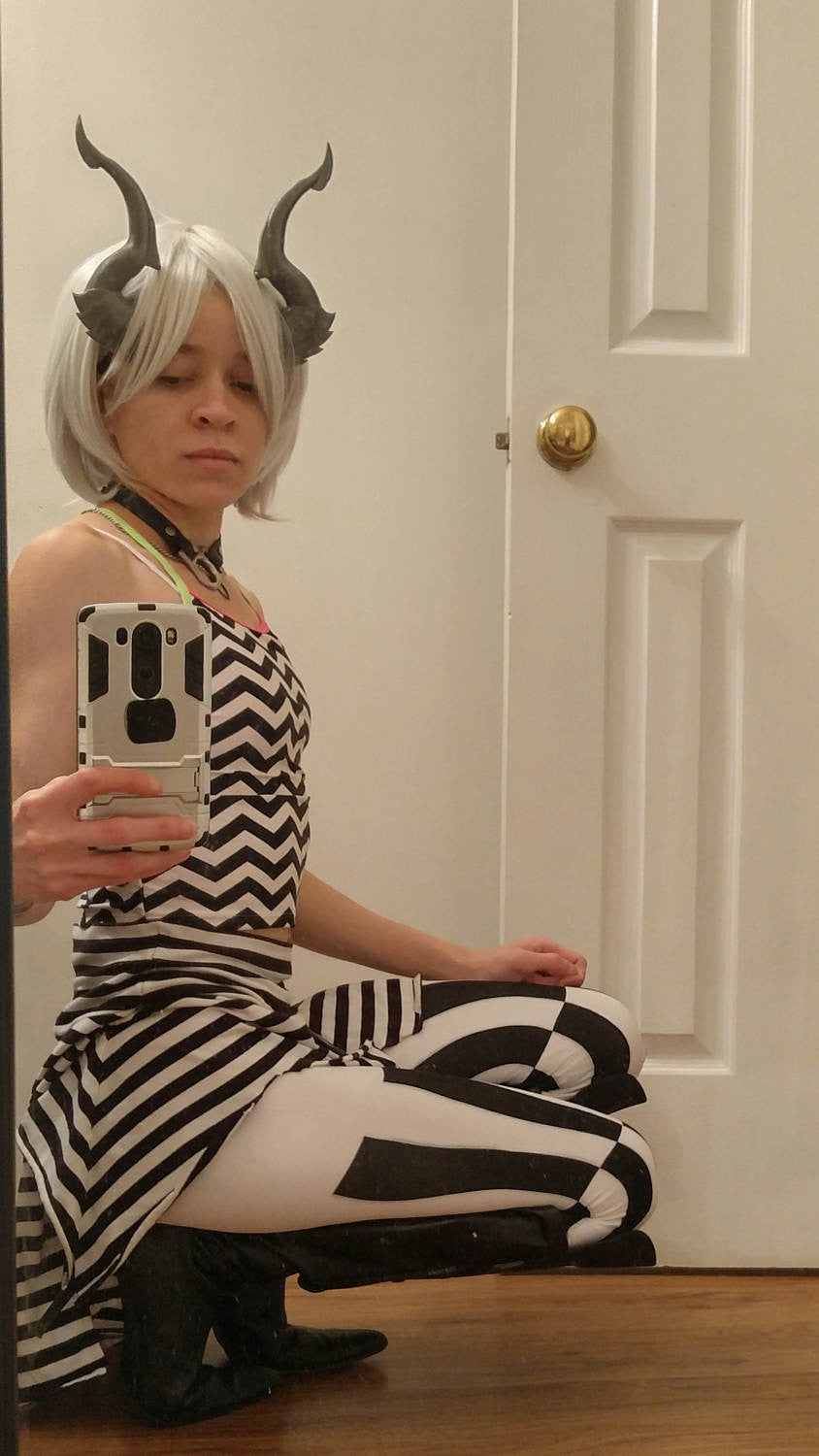 Deanerys Dragon inspired 3d printed horns on headband DIY costume addition dragon comicon fantasy lizzard horns - Mud And Majesty