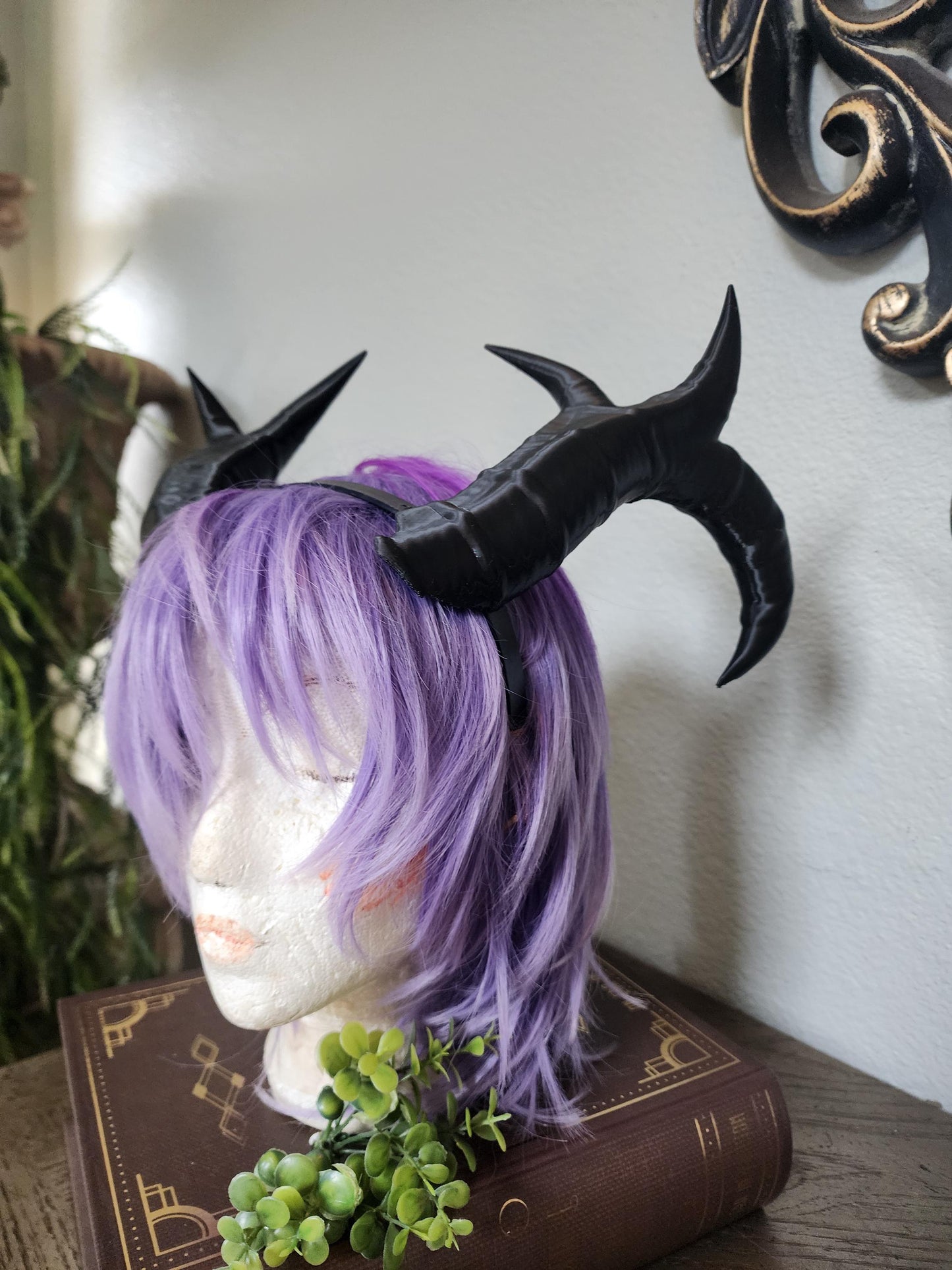New Arrival: Large barbarian fantasy dragon horns warlord style horns stage prop split goat horns light weight 3D Printed.