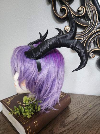 New Arrival: Large barbarian fantasy dragon horns warlord style horns stage prop split goat horns light weight 3D Printed.